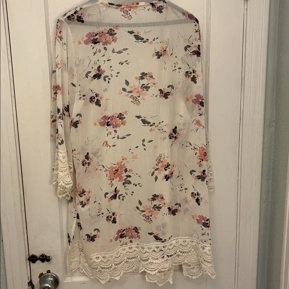 Floral Sheer Kimono with Lace Trim - Picture 5 of 5
